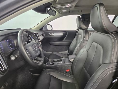 Used 2019 Volvo XC40 T5 Momentum AWD/4WD image 14