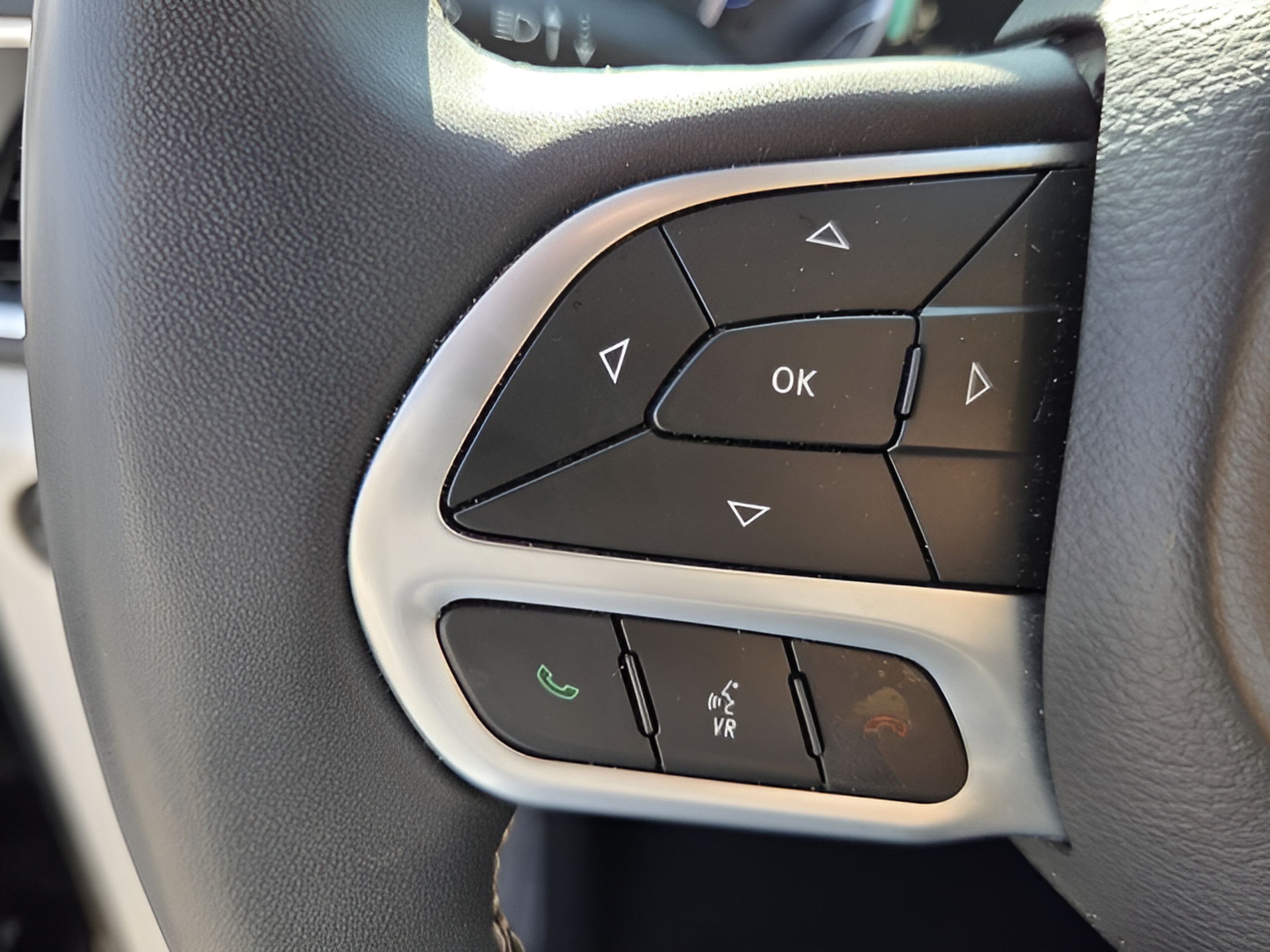 Used 2024 Chrysler Pacifica Touring-L FWD image 27