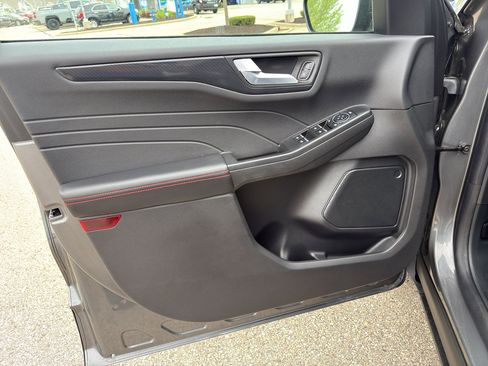 Used 2025 Ford Escape ST-Line AWD/4WD image 11