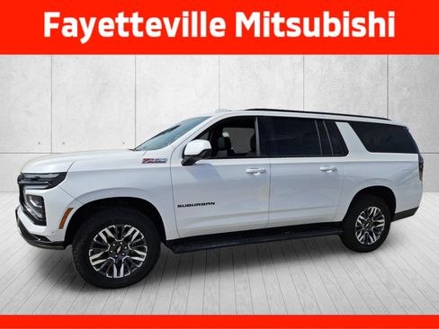 Used 2025 Chevrolet Suburban Z71 AWD/4WD image 3