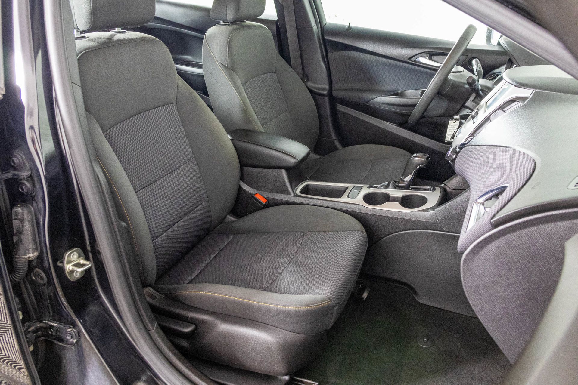 Used 2017 Chevrolet Cruze LS FWD image 40