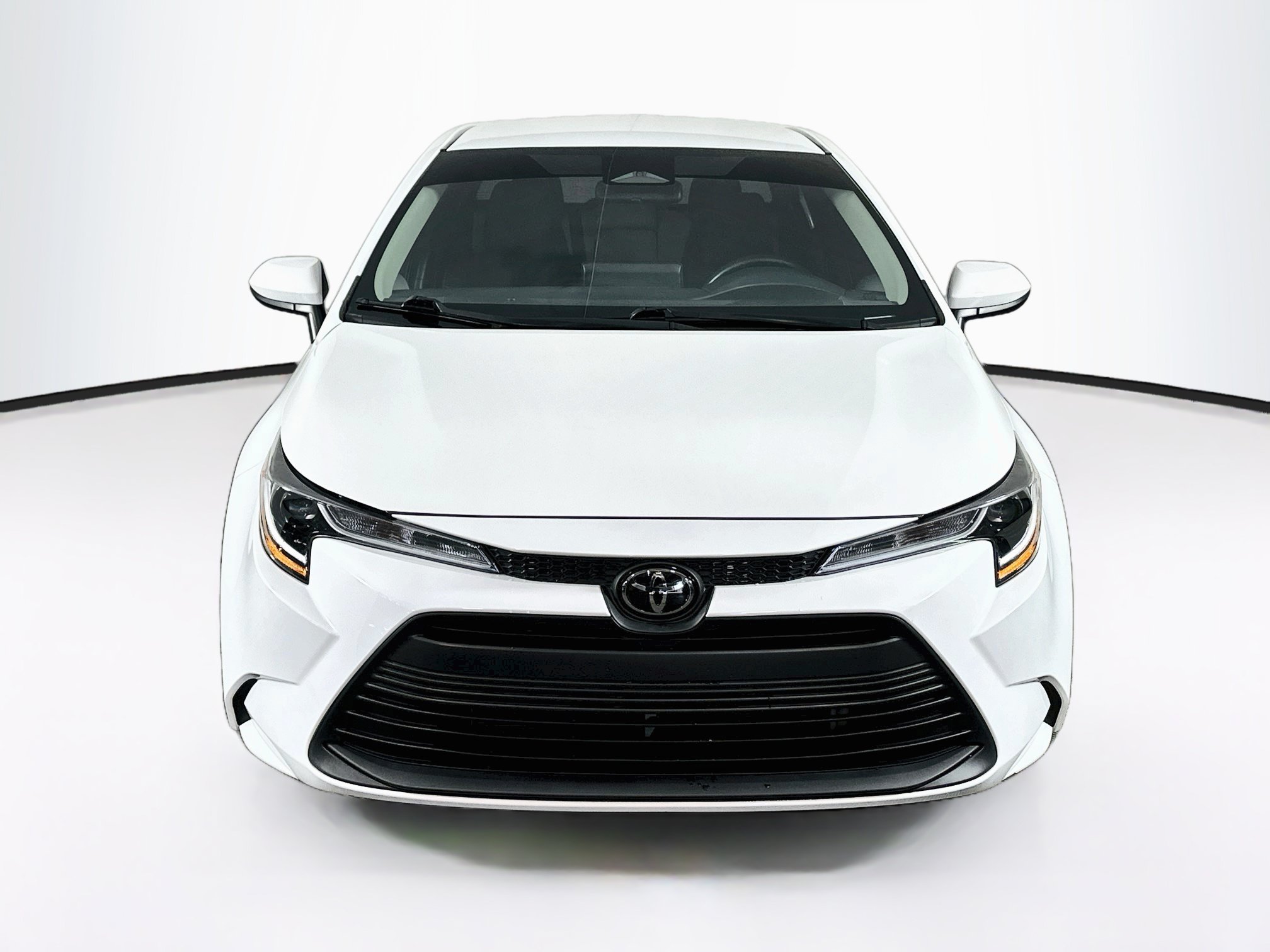 Used 2025 Toyota Corolla LE FWD image 2