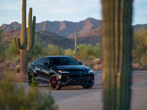 Used 2021 Lamborghini Urus AWD/4WD image 1