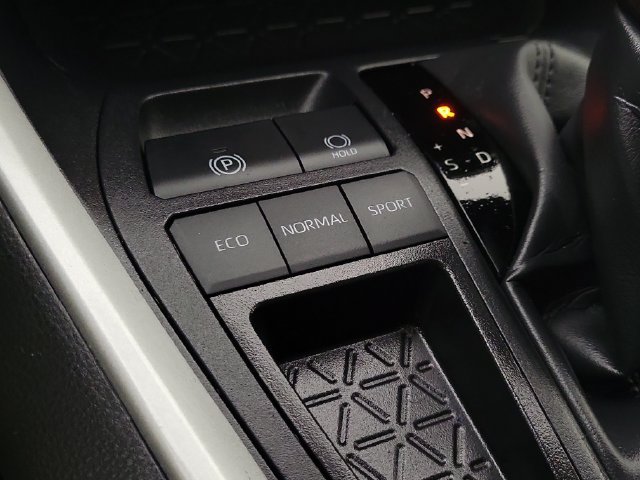 Used 2025 Toyota RAV4 LE FWD image 33