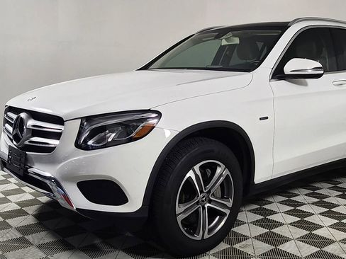 Used 2019 Mercedes-Benz GLC 350e 4MATIC image 3