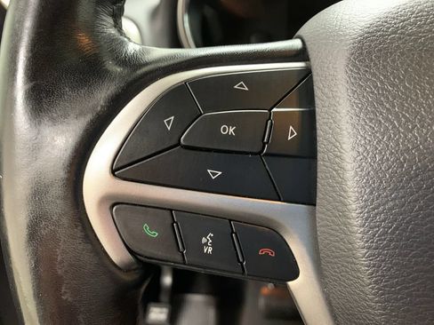 Used 2020 Jeep Grand Cherokee Limited AWD/4WD image 13