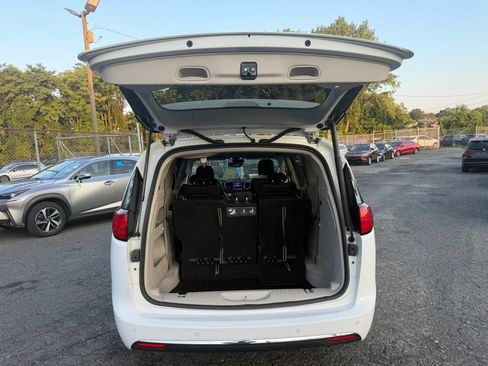 Used 2018 Chrysler Pacifica Touring-L w/ Advanced Safetytec Group FWD image 29