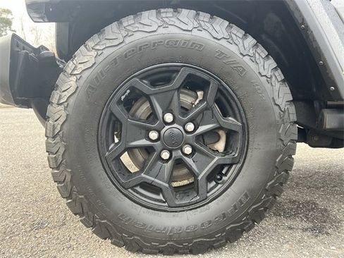 Used 2021 Jeep Gladiator Willys image 10