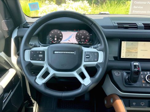 Used 2024 Land Rover Defender 110 S image 5