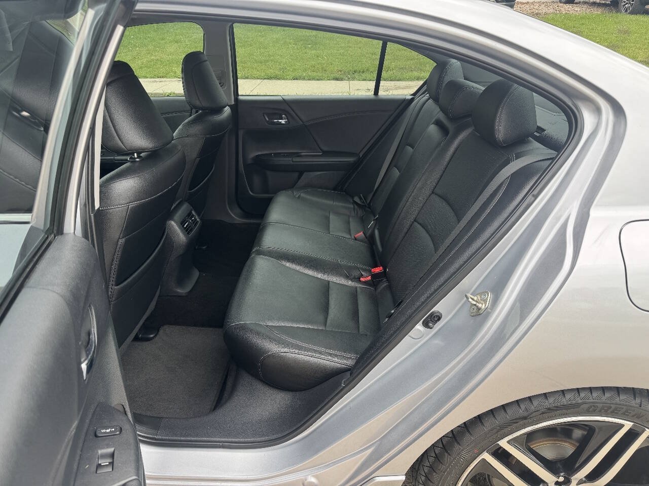 Used 2016 Honda Accord Touring image 12