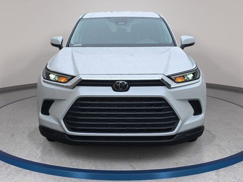 Certified 2025 Toyota Grand Highlander FWD image 2