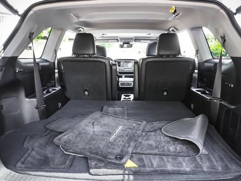 Used 2018 Toyota Highlander XLE w/ Carpet Mat Package (TMS) AWD/4WD image 22