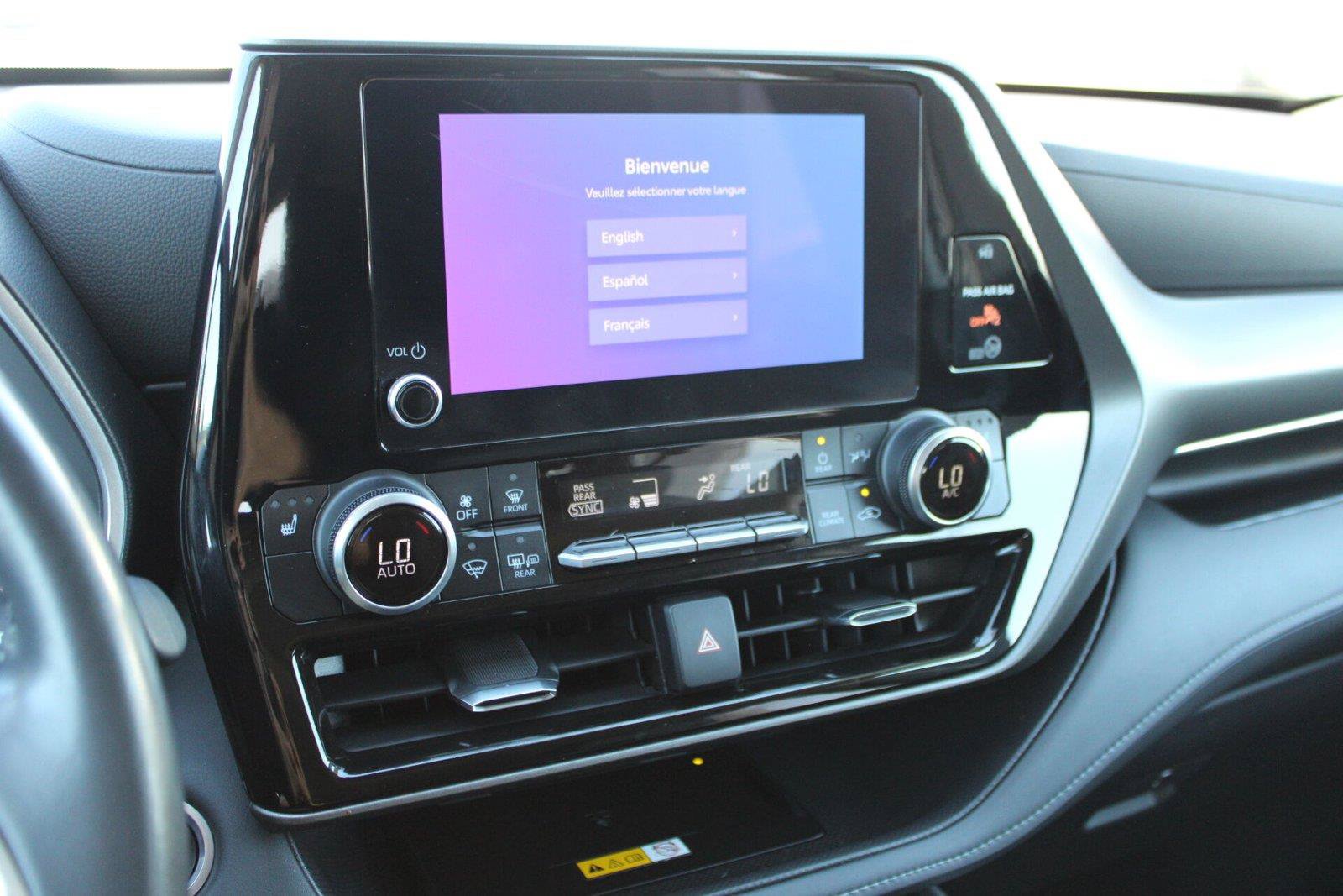 Used 2024 Toyota Highlander XLE AWD/4WD image 29