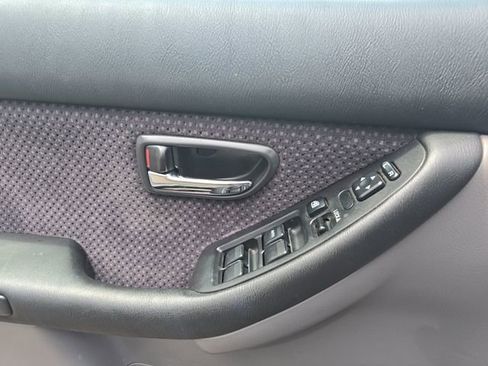Used 2004 Subaru Legacy L AWD/4WD image 14