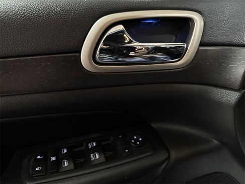 Used 2017 Jeep Grand Cherokee Laredo w/ Quick Order Package 23E image 20