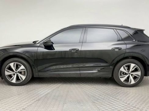 Certified 2024 Audi Q8 e-tron Premium image 5