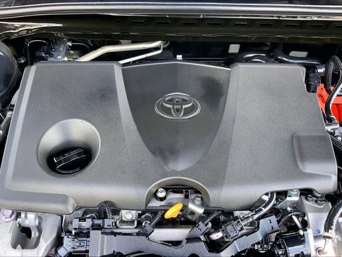 Used 2025 Toyota Camry SE FWD image 32
