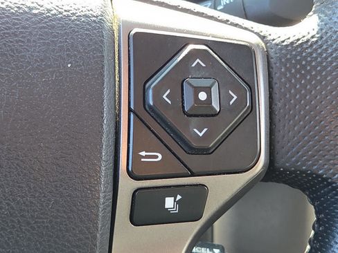 Used 2016 Toyota Tacoma SR5 w/ Towing Package image 31