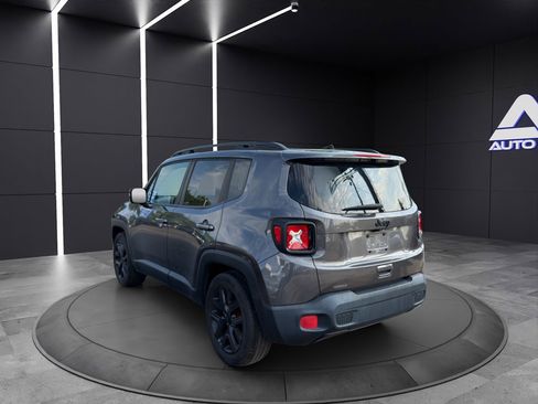 Used 2018 Jeep Renegade Altitude w/ Cold Weather Group FWD image 4