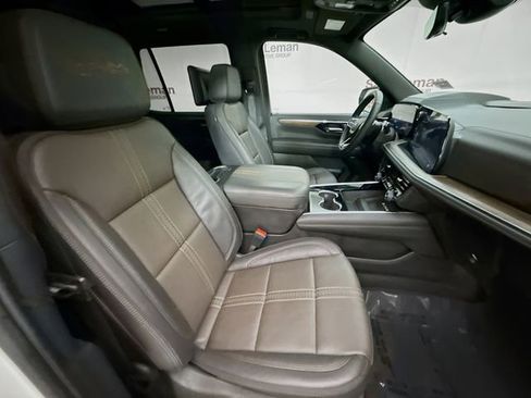Used 2025 Chevrolet Tahoe High Country image 33