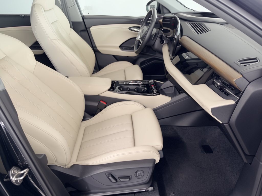 Used 2025 Audi Q6 e-tron Premium Plus w/ Premium Plus AWD/4WD image 30