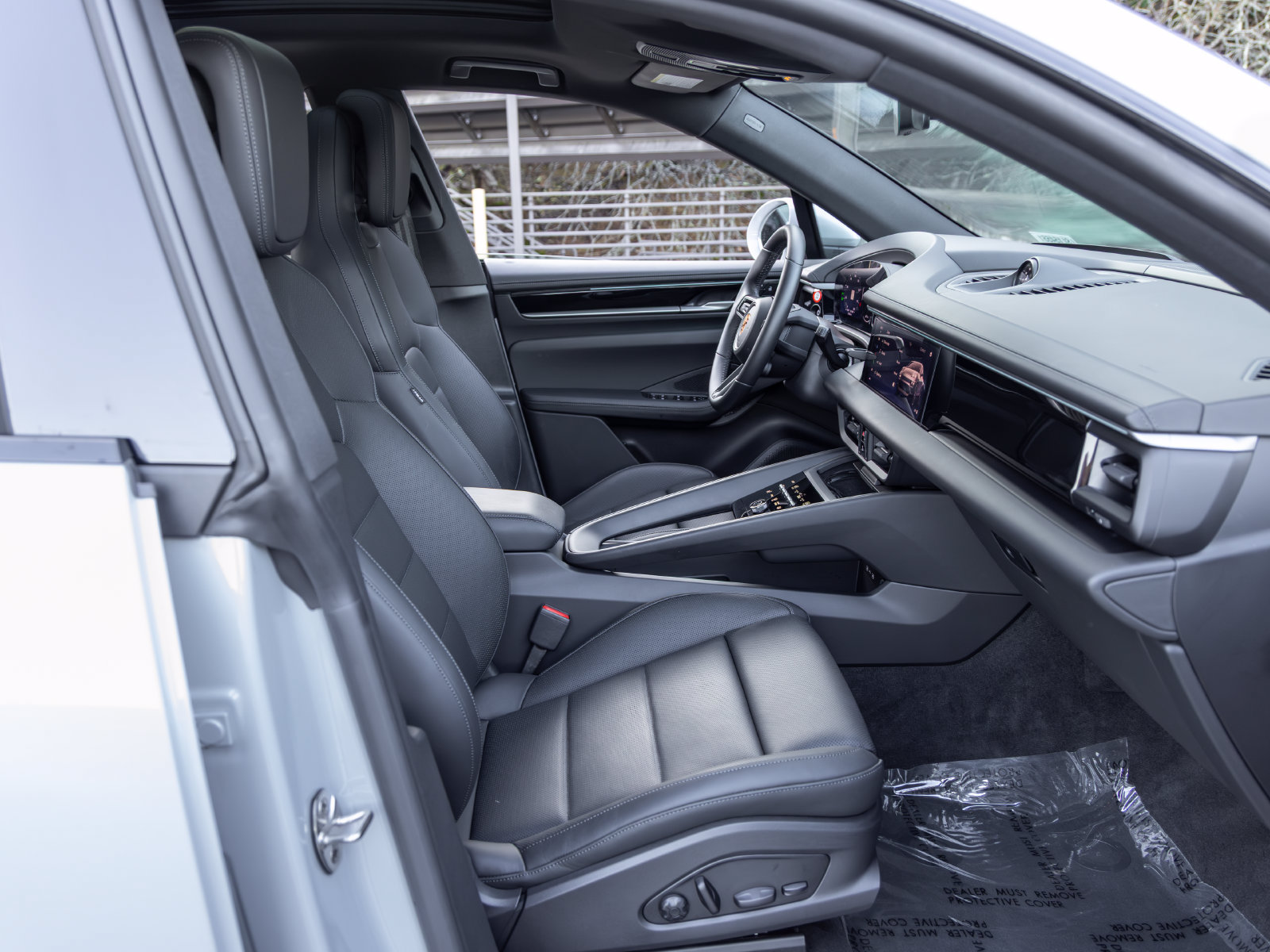 Certified 2025 Porsche Macan 4S Electric AWD/4WD image 62
