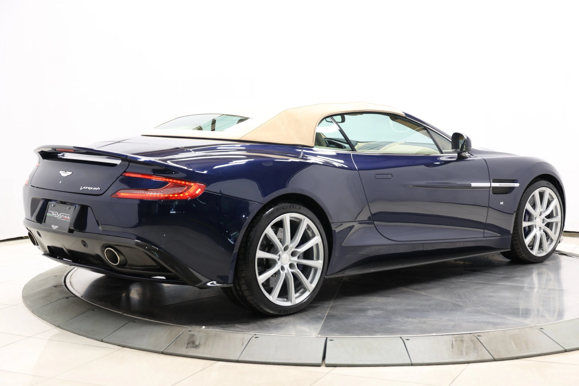 Used 2016 Aston Martin Vanquish Volante RWD image 93