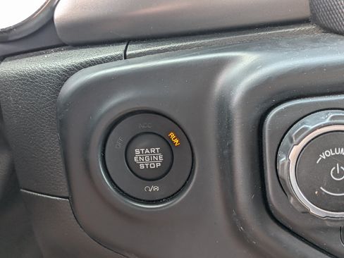 Used 2021 Jeep Gladiator Sport AWD/4WD image 27