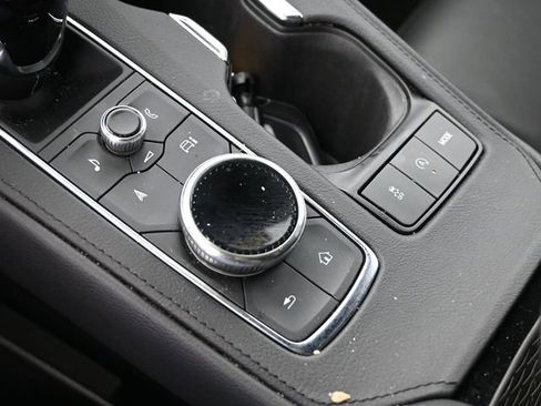 Used 2025 Cadillac XT4 Premium Luxury image 23