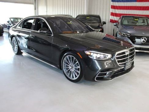 Used 2022 Mercedes-Benz S 500 4MATIC w/ AMG Line Package image 38