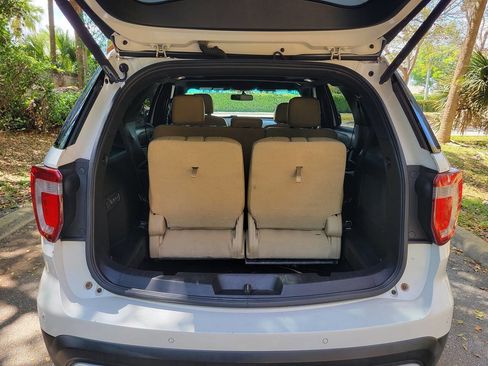 Used 2016 Ford Explorer Limited image 16