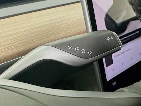 Used 2024 Tesla Model Y Long Range image 23