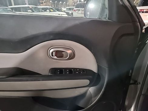 Certified 2016 Kia Soul + image 9