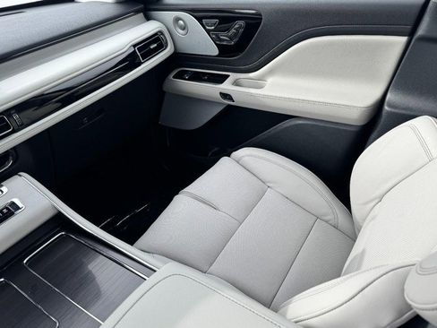 New 2026 Lincoln Aviator Reserve AWD/4WD image 11