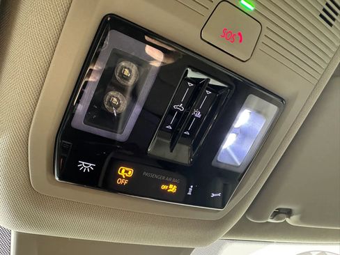 Used 2025 Volkswagen Atlas SE w/ Panoramic Sunroof Package image 26