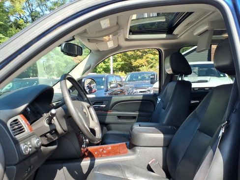 Used 2013 Chevrolet Avalanche LTZ image 19