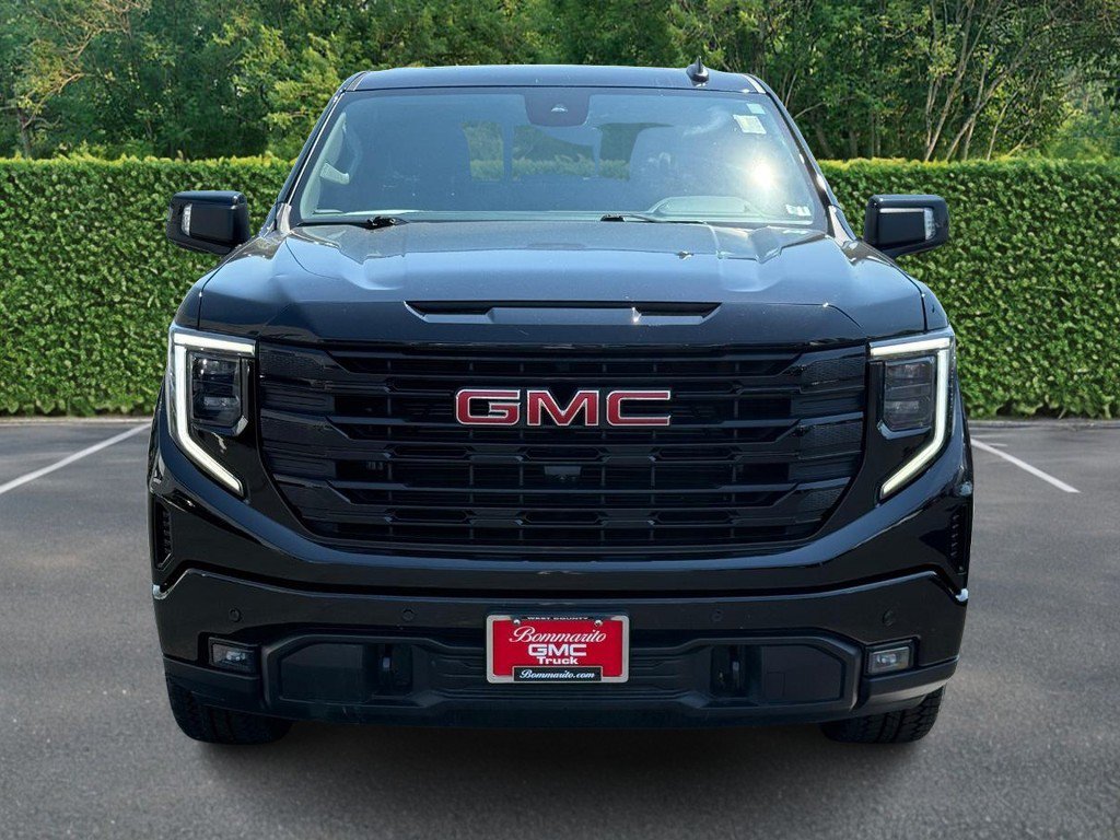 Used 2025 GMC Sierra 1500 Elevation w/ Elevation Premium Package AWD/4WD image 9