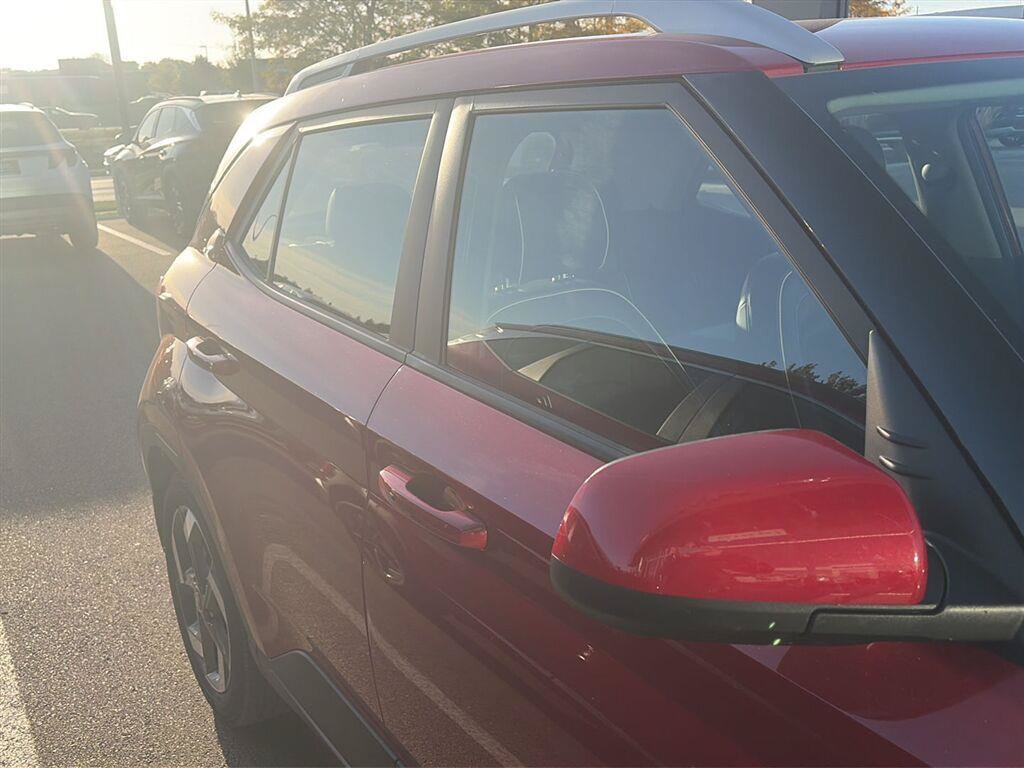 Certified 2022 Hyundai Venue Limited FWD image 21