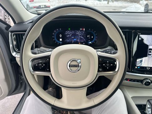 Used 2025 Volvo S60 B5 Plus image 17