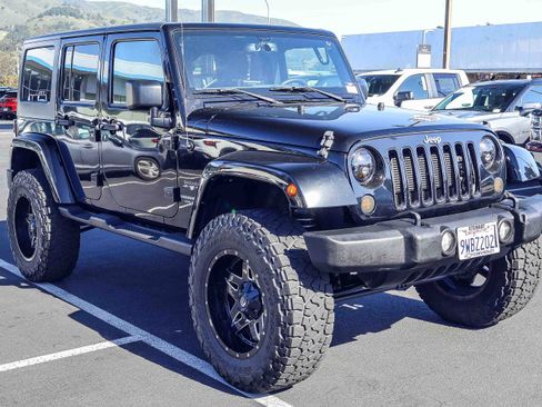 Used 2016 Jeep Wrangler Unlimited Sahara w/ Connectivity Group image 16
