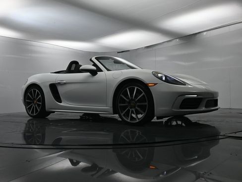 Used 2018 Porsche 718 Boxster image 56