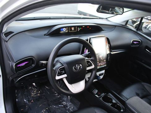 Used 2017 Toyota Prius Prime Premium image 18