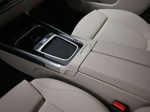 Certified 2025 Mercedes-Benz GLB 250 image 31