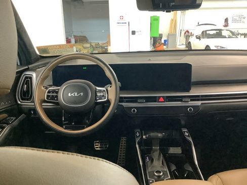 Certified 2024 Kia Sorento SX Prestige w/ Olive Brown Leather Package AWD/4WD image 12