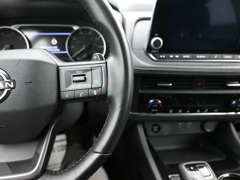 Used 2025 Nissan Rogue SV FWD image 23
