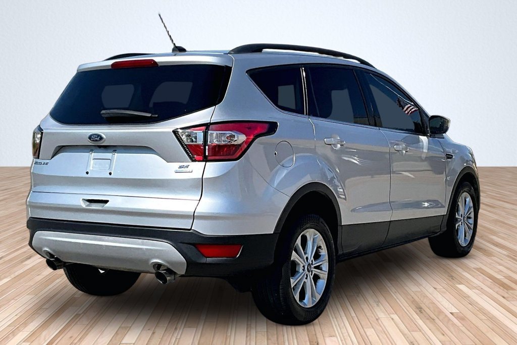 Used 2018 Ford Escape SE FWD image 2