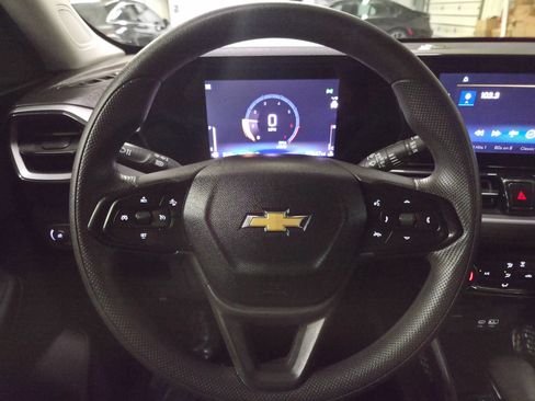Used 2025 Chevrolet TrailBlazer LT AWD/4WD image 16