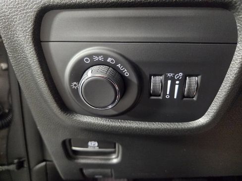 Used 2026 Jeep Grand Cherokee Altitude RWD image 19