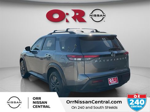 Used 2022 Nissan Pathfinder SV image 4