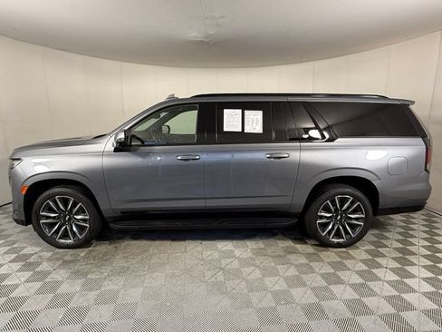 Used 2021 Cadillac Escalade ESV Sport RWD image 3